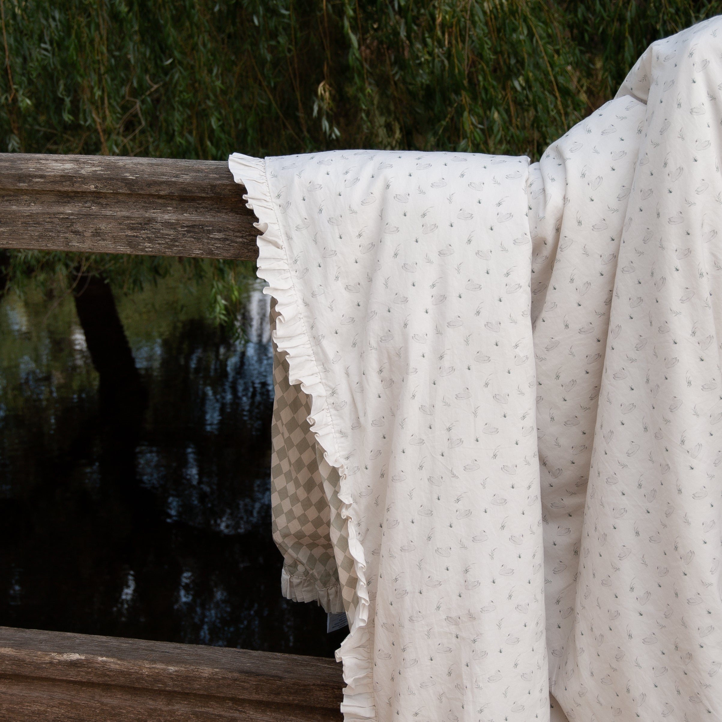 Organic Single Duvet Set - Ruffled Swans